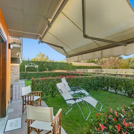 Blu Oltrelago: Leggiuno Lake Maggiore Apt W/ Shared Pool & Garden - Happy Rentals Apartman Leggiuno