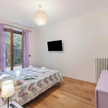 Apartman Blu Oltrelago: Leggiuno Lake Maggiore Apt W/ Shared Pool & Garden - Happy Rentals Leggiuno