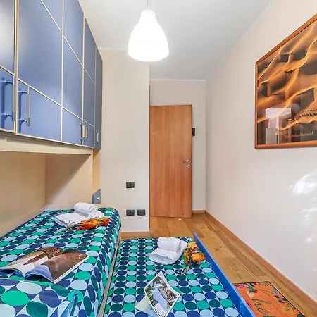 Blu Oltrelago: Leggiuno Lake Maggiore Apt W/ Shared Pool & Garden - Happy Rentals Apartman