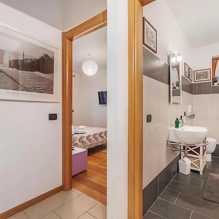 Blu Oltrelago: Leggiuno Lake Maggiore Apt W/ Shared Pool & Garden - Happy Rentals