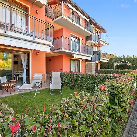 Blu Oltrelago: Leggiuno Lake Maggiore Apt W/ Shared Pool & Garden - Happy Rentals Apartman