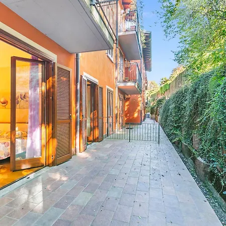 Apartman Blu Oltrelago: Leggiuno Lake Maggiore Apt W/ Shared Pool & Garden - Happy Rentals *