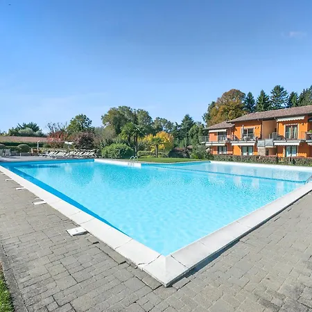 Apartman Blu Oltrelago: Leggiuno Lake Maggiore Apt W/ Shared Pool & Garden - Happy Rentals Leggiuno