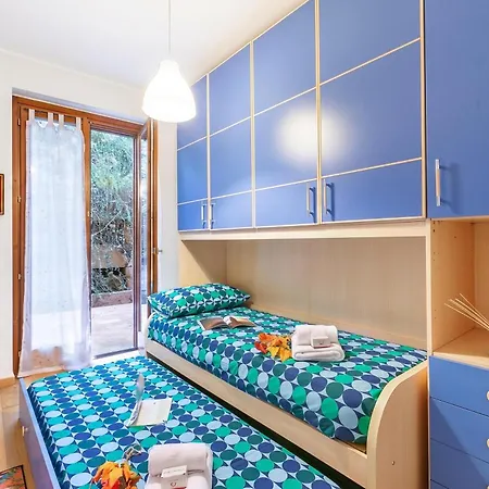 Blu Oltrelago: Maggiore W/ Shared Pool & Garden - Happy