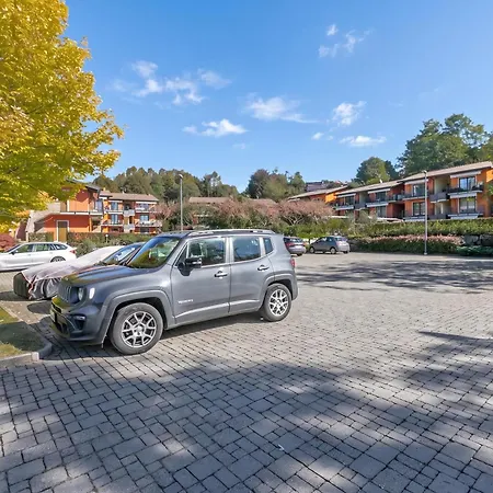 Blu Oltrelago: Maggiore W/ Shared Pool & Garden - Happy Apartment *