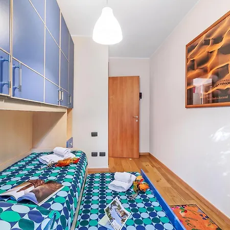 Blu Oltrelago: Maggiore W/ Shared Pool & Garden - Happy Apartment