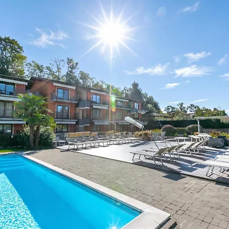 Blu Oltrelago: Maggiore W/ Shared Pool & Garden - Happy Leggiuno